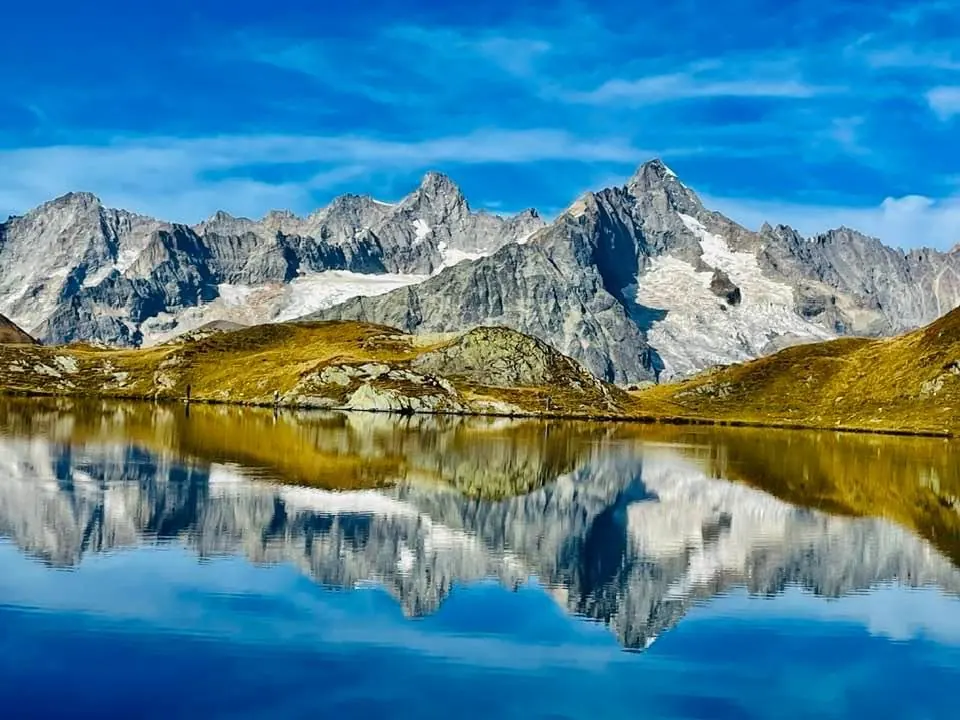 Lac fenêtre, grandes jorasses et dolent lors du trekking du Tour du Saint-Bernard
